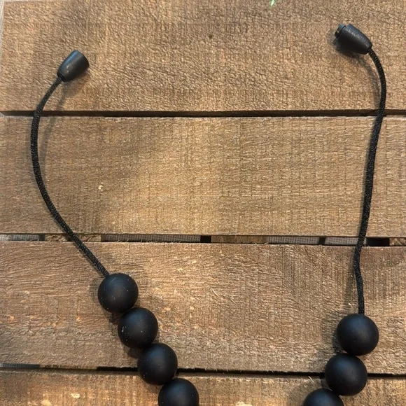 FRESHIE Black Beaded Lanyard - Picture 2 of 3